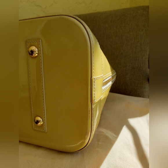 Authentic Louis Vuitton Monogram Alma GM Vernis Leather Handbag - Picture 4 of 15